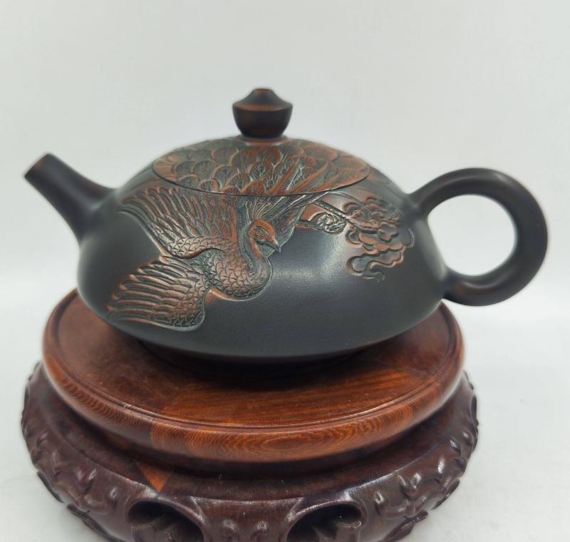 Handmade Nixing clay teapot, Flying-Saucer style - artisan pottery from Qinzhou, China