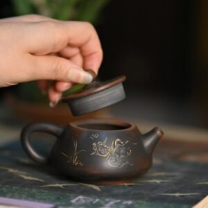 Handmade Nixing clay teapot - artisan pottery from Qinzhou, China