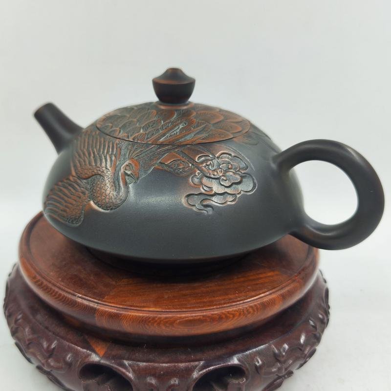 Hand-carved Nixing clay teapot, Flying-Saucer style - product detail view 2
