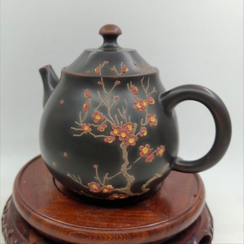 Hand-carved Nixing clay teapot, Xishi style - product detail view 2