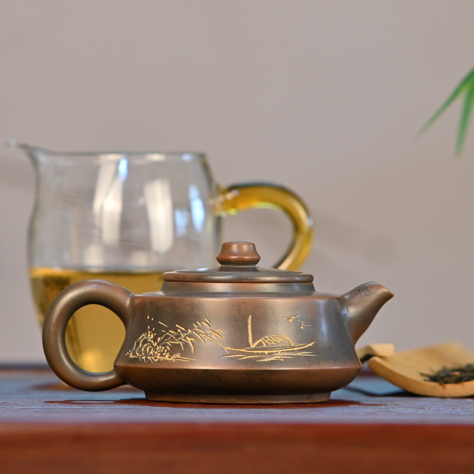 Hand-carved Nixing clay teapot, Zhou Pan Line-Engraved style - product detail view 2
