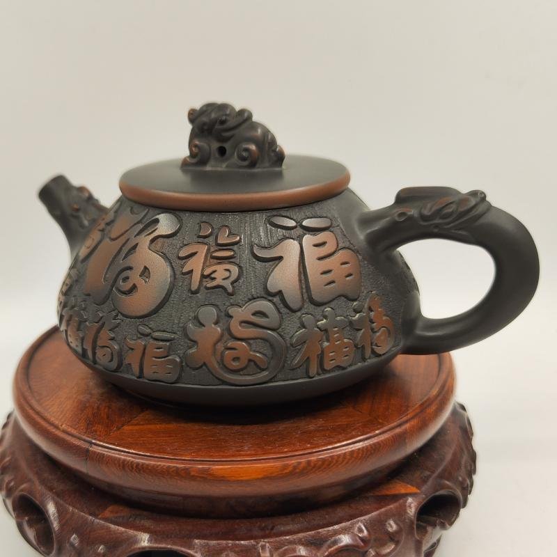 Hand-carved Nixing clay teapot, Dragon Gourd style - product detail view 3