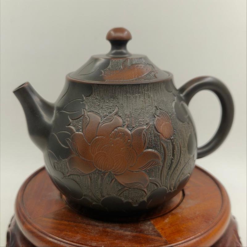 Hand-carved Nixing clay teapot, Junzi style - product detail view 3