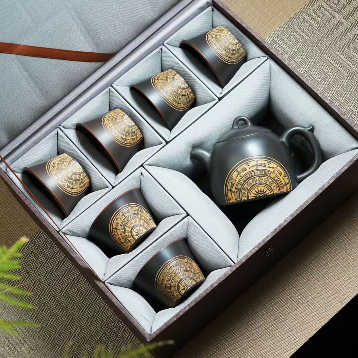 Hand-carved Nixing clay teapot set, Qin Quan style - product detail view 3