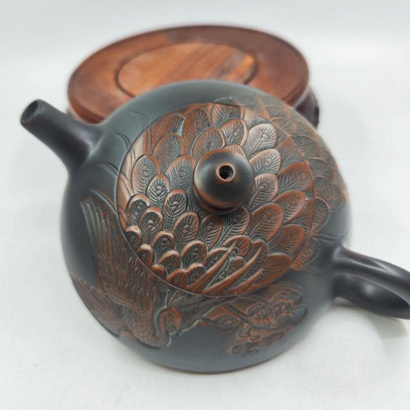 Hand-carved Nixing clay teapot, Flying-Saucer style - product detail view 4