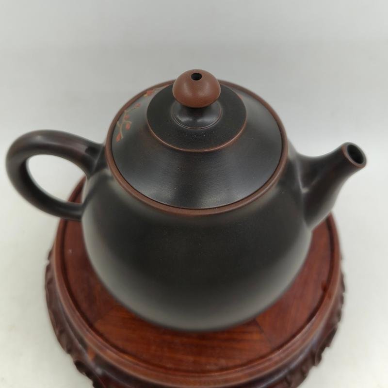 Hand-carved Nixing clay teapot, Xishi style - product detail view 4