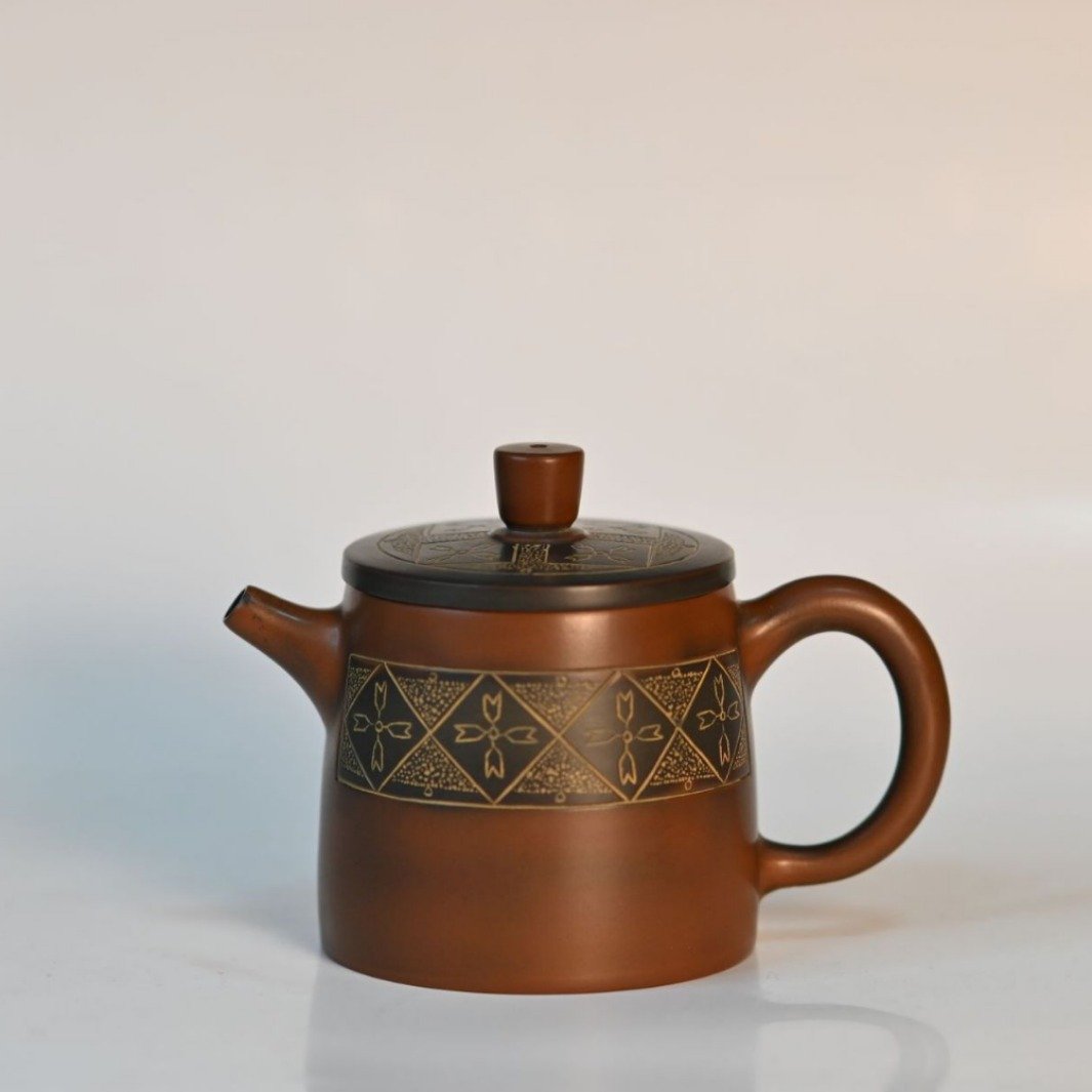 Hand-carved Nixing clay teapot, Ethnic-Style Barrel of Gold style - product detail view 4