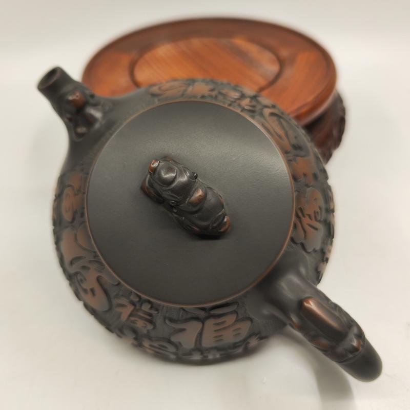 Hand-carved Nixing clay teapot, Dragon Gourd style - product detail view 5